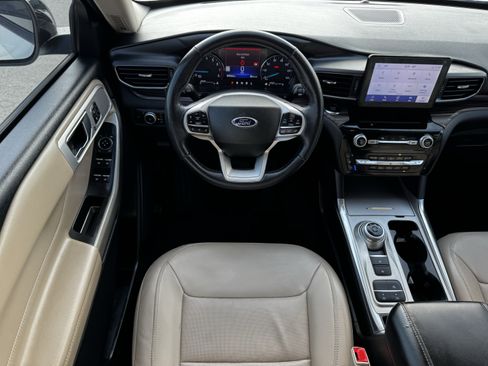 Used 2022 Ford Explorer Limited w/ Equipment Group 301A RWD image 14
