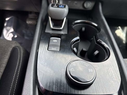 Used 2022 Nissan Rogue SV image 34