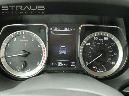 Used 2018 Nissan Titan SL AWD/4WD image 19
