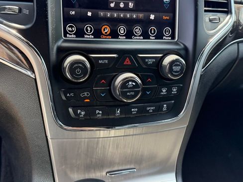 Used 2018 Jeep Grand Cherokee Overland AWD/4WD image 24