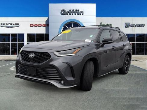 Used 2021 Toyota Highlander XSE image 11