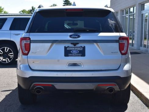 Used 2017 Ford Explorer XLT w/ Equipment Group 202A AWD/4WD image 10