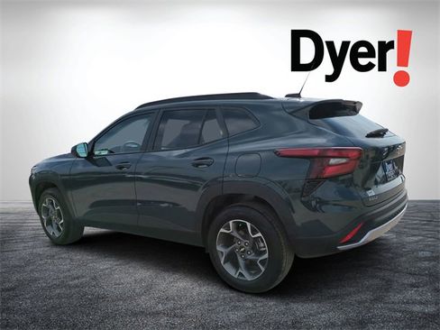 Certified 2025 Chevrolet Trax LT image 6