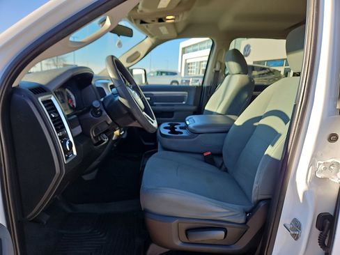 Used 2020 RAM 1500 Classic SLT image 10