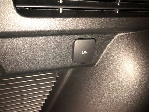 Used 2022 Ford Escape SE w/ SE Sport Appearance Package image 9