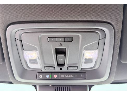 Used 2022 Chevrolet Silverado 1500 High Country w/ Technology Package image 17