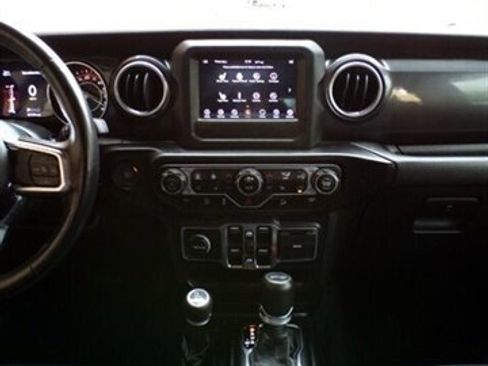 Used 2020 Jeep Wrangler Unlimited Sahara image 34