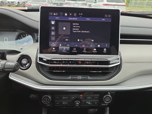 Used 2025 Jeep Compass Limited image 14