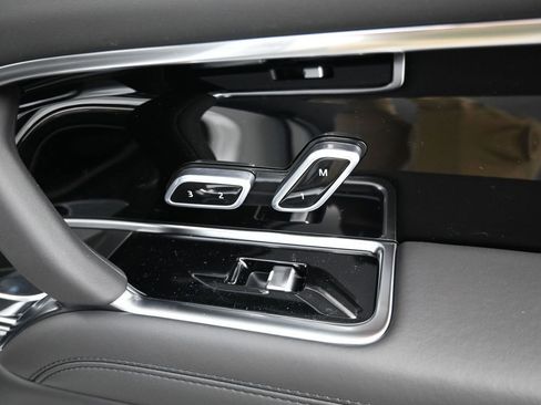 New 2025 Land Rover Range Rover SE AWD/4WD image 5