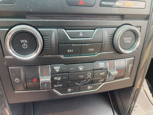 Used 2017 Ford Explorer XLT w/ Equipment Group 202A AWD/4WD image 25