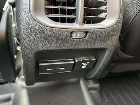 Used 2019 Jeep Cherokee Latitude Plus w/ Comfort/Convenience Group image 15