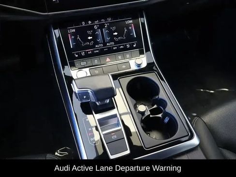 Used 2020 Audi Q8 Premium Plus w/ Premium Plus Package AWD/4WD image 28