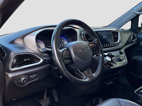 Used 2019 Chrysler Pacifica Touring Plus w/ S Appearance Package image 10