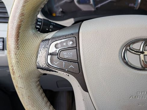 Used 2011 Toyota Sienna XLE w/ Entertainment Pkg FWD image 19