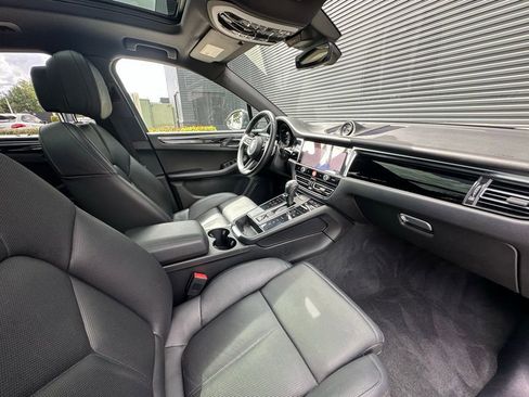 Certified 2023 Porsche Macan AWD/4WD image 38