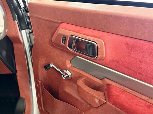 Used 2025 Ford Bronco Badlands image 33