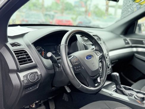 Used 2017 Ford Explorer XLT AWD/4WD image 11