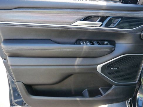 Used 2023 Jeep Wagoneer Series III w/ Flexible Seating Group image 9