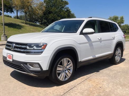 Used 2020 Volkswagen Atlas SEL image 2