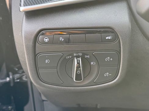 Used 2025 INFINITI QX50 Sport image 13