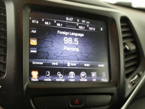 Used 2015 Jeep Cherokee Trailhawk image 8