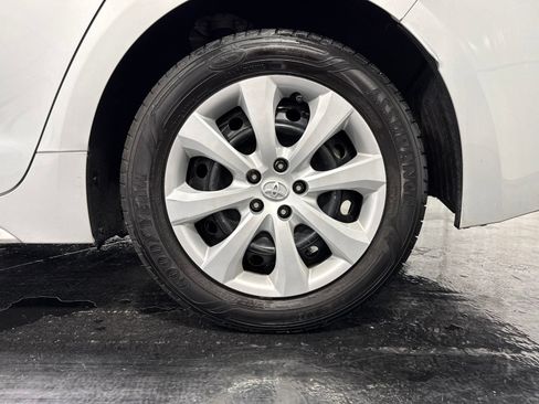 Used 2020 Toyota Corolla LE FWD image 7