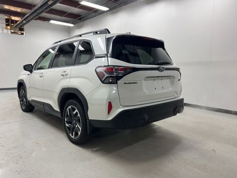 Used 2025 Subaru Forester Premium image 6