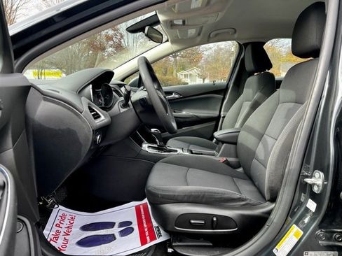 Used 2018 Chevrolet Cruze LT w/ Convenience Package image 13