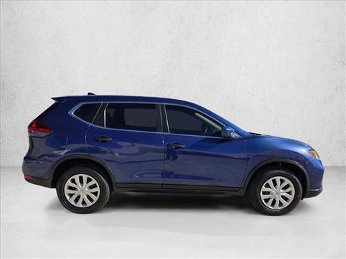 Used 2018 Nissan Rogue S image 4