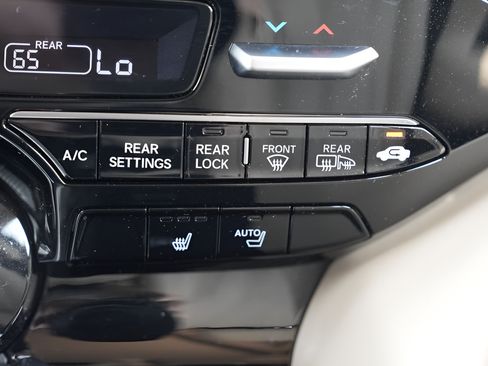 Used 2025 Acura MDX SH-AWD w/ Technology Package image 48
