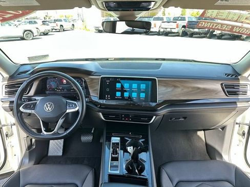 Used 2025 Volkswagen Atlas SE AWD/4WD image 11