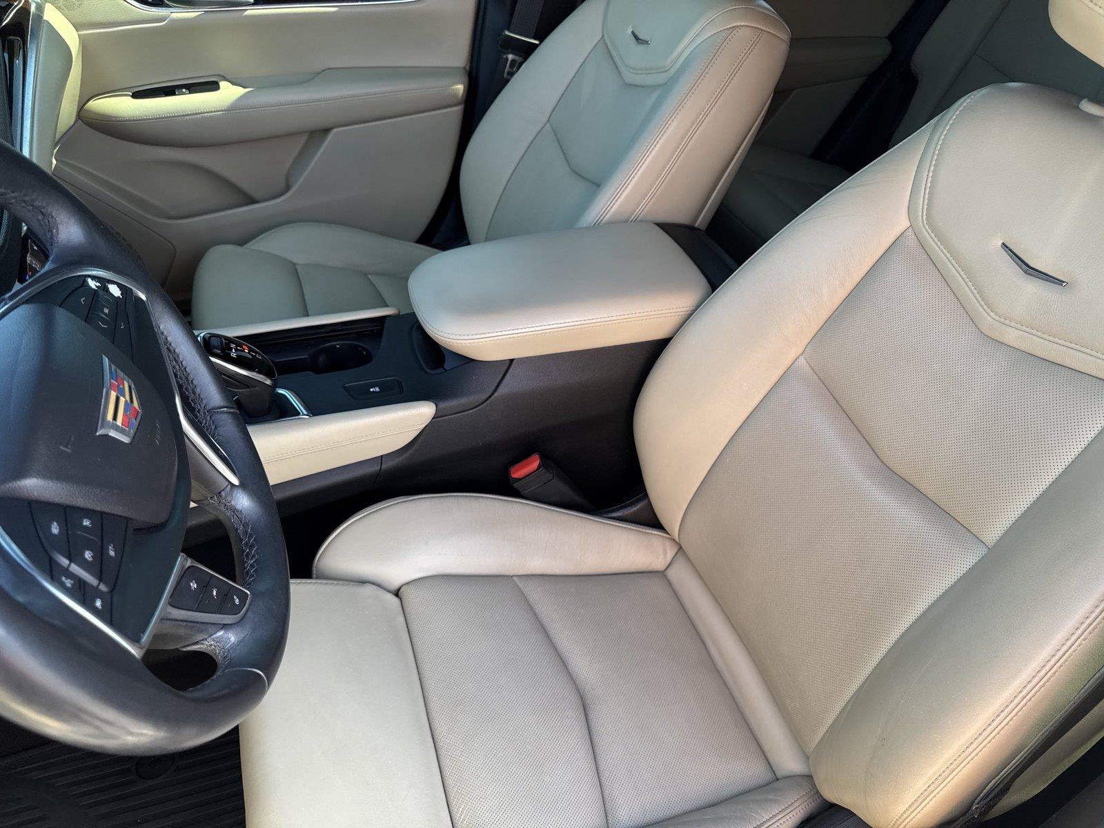 Used 2017 Cadillac XT5 Luxury w/ Driver Awareness Package FWD image 12