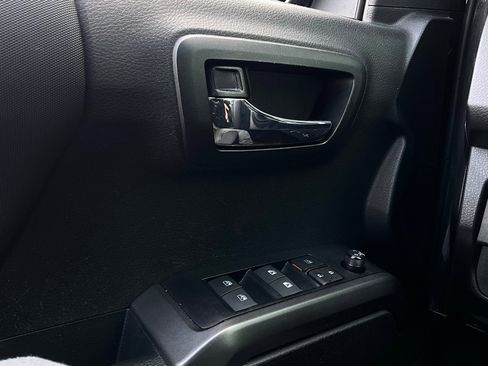 Used 2023 Toyota Tacoma TRD Off-Road image 21