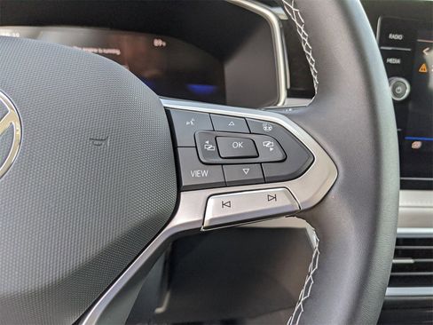 Used 2025 Volkswagen Taos SE image 37