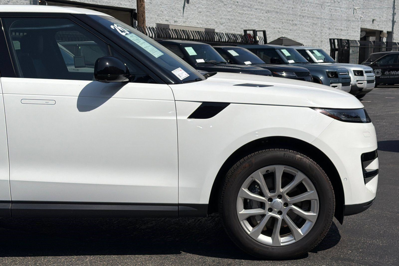 Used 2025 Land Rover Range Rover Sport SE AWD/4WD image 37