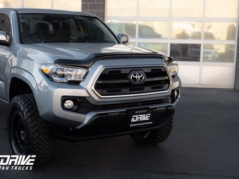 Used 2016 Toyota Tacoma SR5 w/ Towing Package image 3