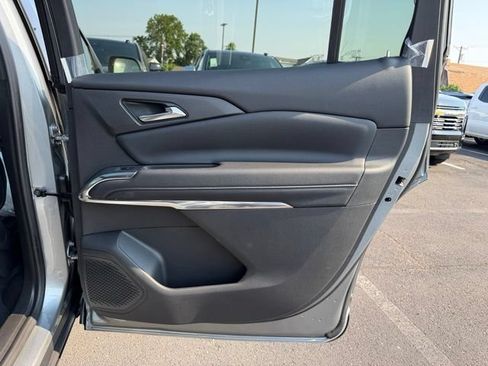 New 2026 Chevrolet Traverse LT w/ Sun and Wheel Package FWD image 11