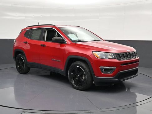 Used 2021 Jeep Compass Latitude FWD image 5