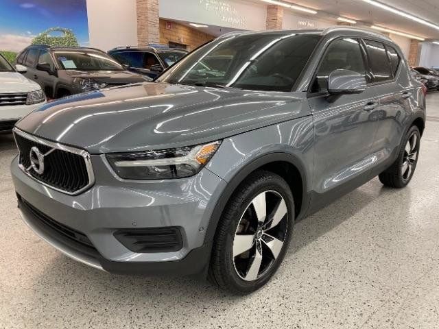 Used 2019 Volvo XC40 T5 Momentum AWD/4WD image 1