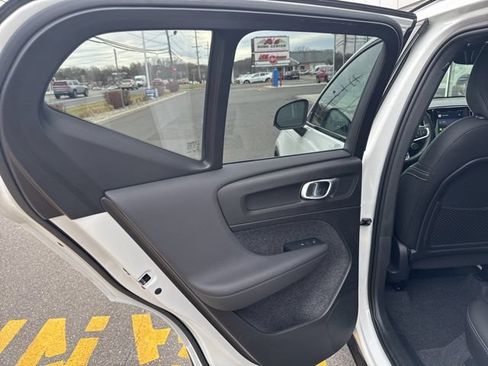 Certified 2025 Volvo XC40 B5 Plus AWD/4WD image 9