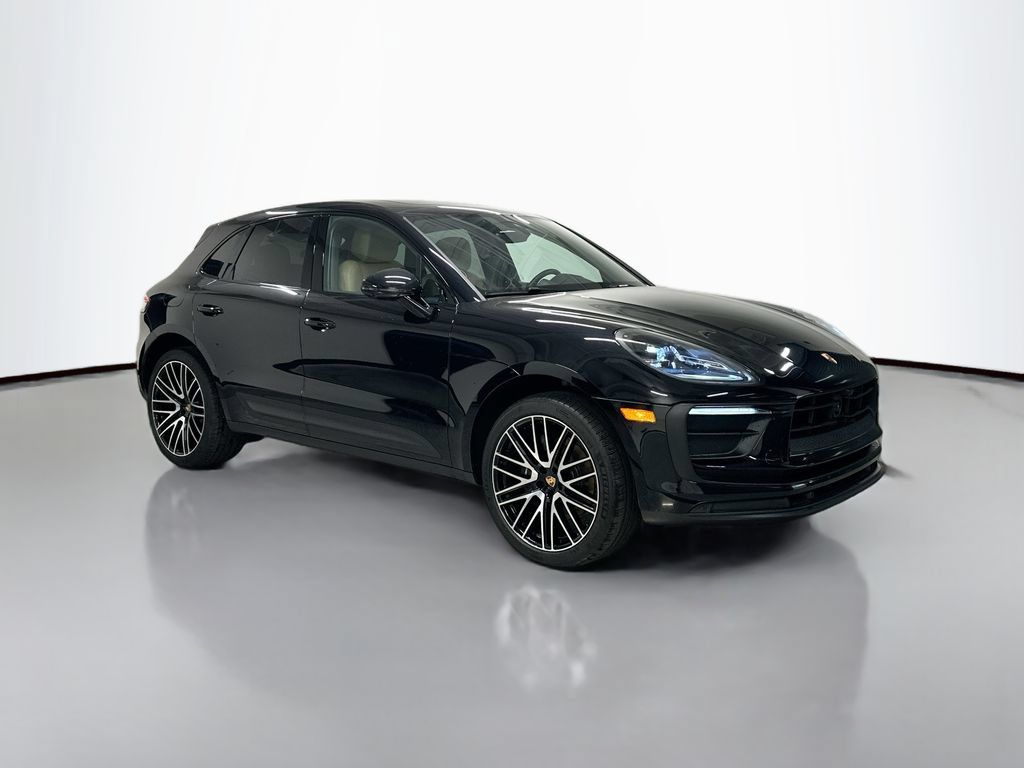 Certified 2025 Porsche Macan AWD/4WD image 7