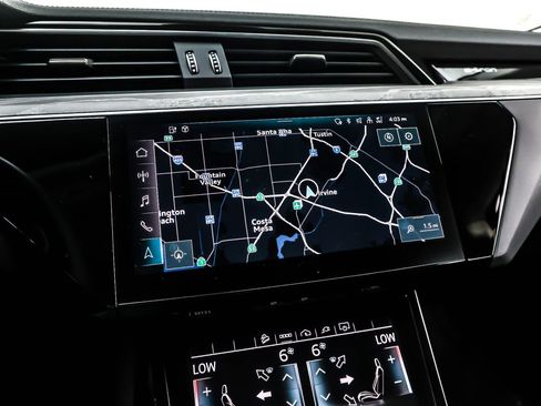 Used 2024 Audi Q8 e-tron Premium Plus image 20