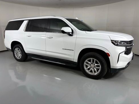 Used 2024 Chevrolet Suburban LT image 11