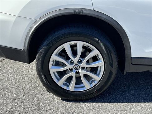 Certified 2020 Nissan Rogue SV image 18