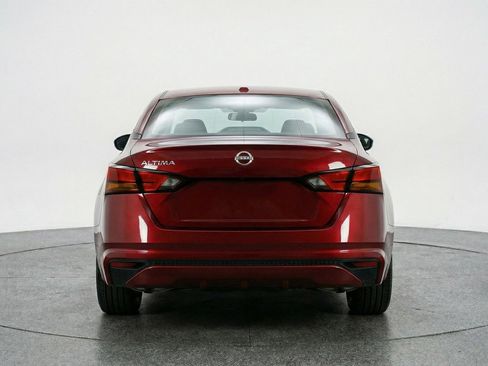 Used 2025 Nissan Altima 2.5 SV FWD image 7