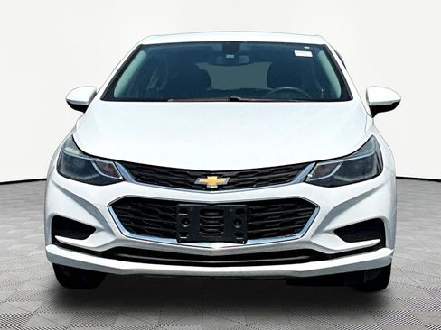 Used 2018 Chevrolet Cruze LT w/ Convenience Package FWD image 2