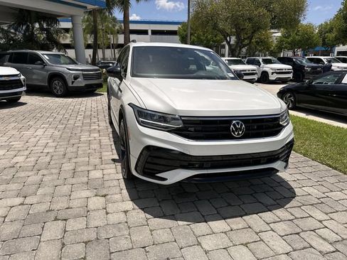 Used 2023 Volkswagen Tiguan SE R-Line FWD image 17