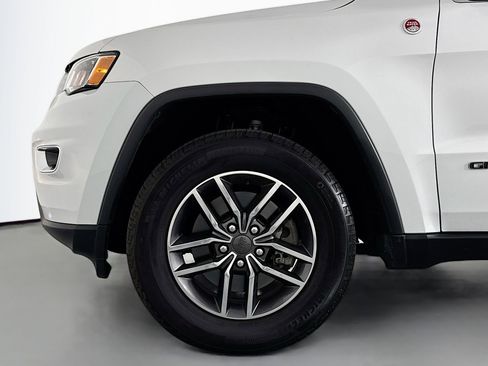 Used 2019 Jeep Grand Cherokee Limited image 9