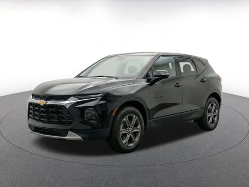 Used 2026 Chevrolet Blazer LT FWD image 3