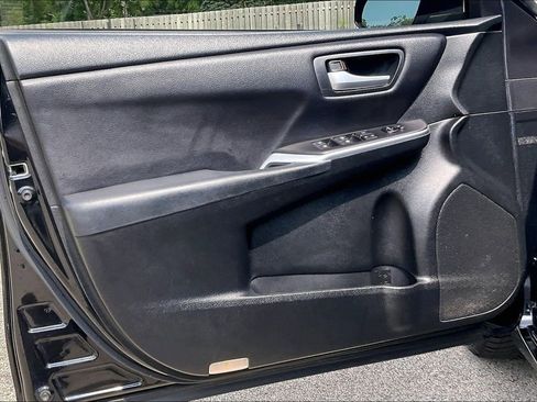Used 2017 Toyota Camry SE w/ Moonroof Package FWD image 22